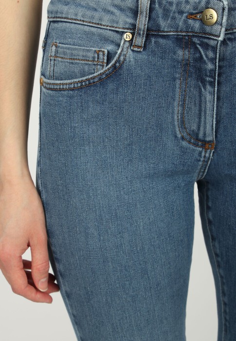 джинсы  из проверенных материалов спереди