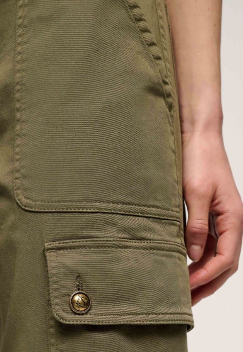 Товар зеленого цвета с внутренней стороны