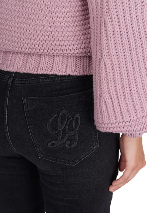 джинсы  универсального стиля с лицевой стороны