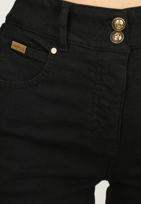 Товар черного цвета с внутренней стороны