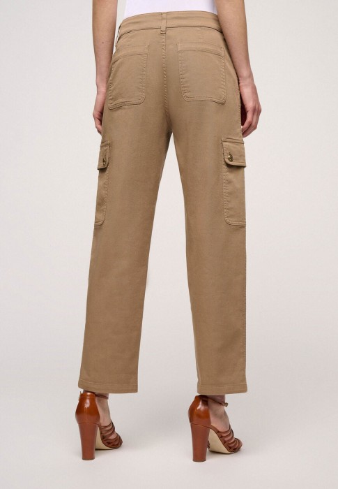 Товар коричневого цвета с внутренней стороны