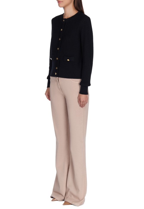 Товар бежевого цвета с внутренней стороны