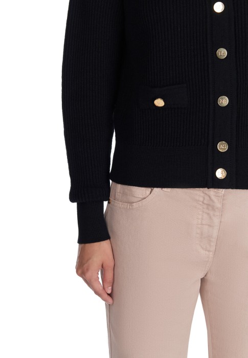 джинсы  универсального стиля с лицевой стороны