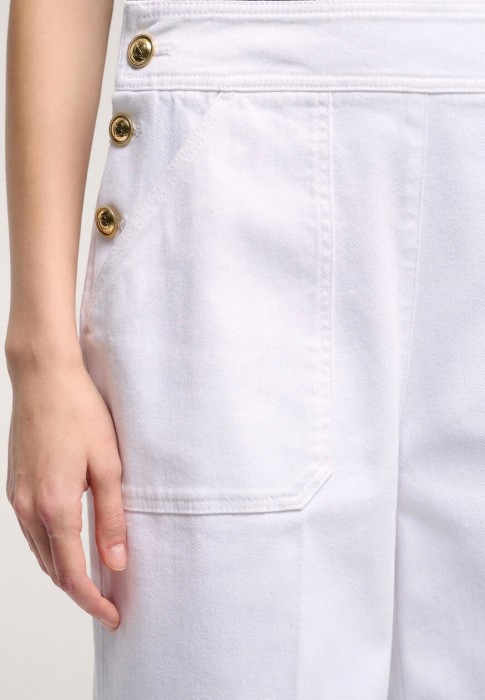 Товар белого цвета с внутренней стороны