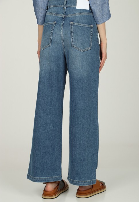 Товар синего цвета с внутренней стороны