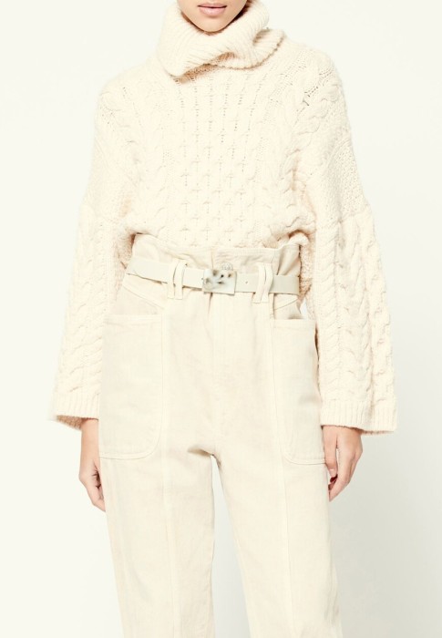 Товар бежевого цвета с внутренней стороны