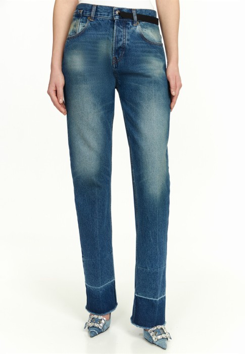 Товар синего цвета с внутренней стороны