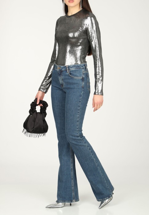 Товар синего цвета с внутренней стороны