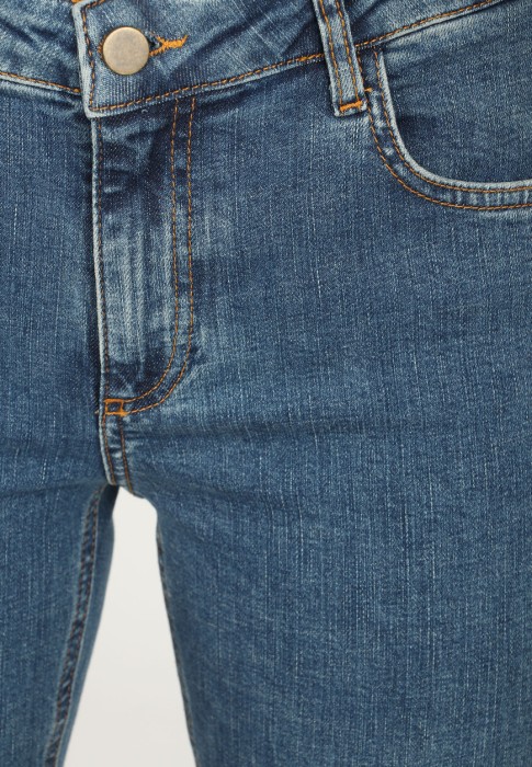 джинсы  универсального стиля с лицевой стороны