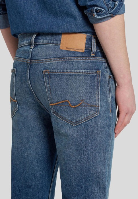 Товар синего цвета с внутренней стороны