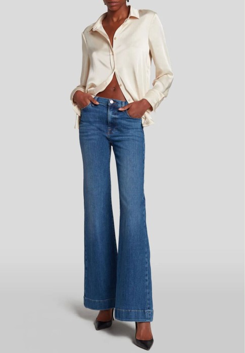 Товар синего цвета с внутренней стороны