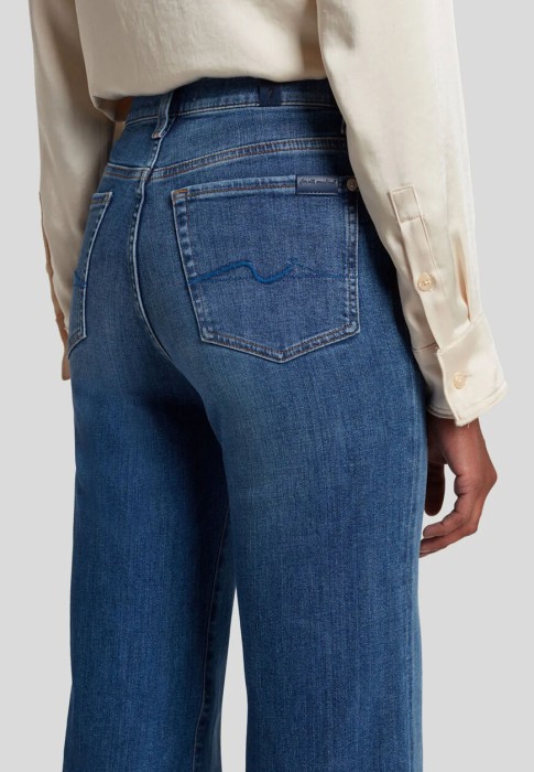 джинсы  универсального стиля с лицевой стороны