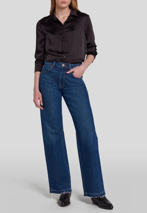 Товар синего цвета с внутренней стороны