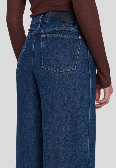 джинсы  универсального стиля с лицевой стороны