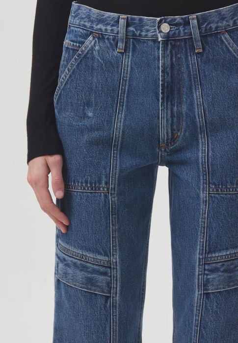 Товар синего цвета с внутренней стороны