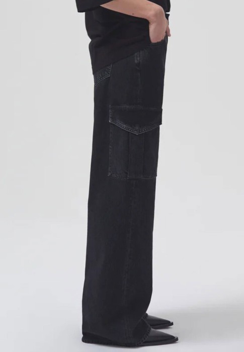 Товар черного цвета с внутренней стороны