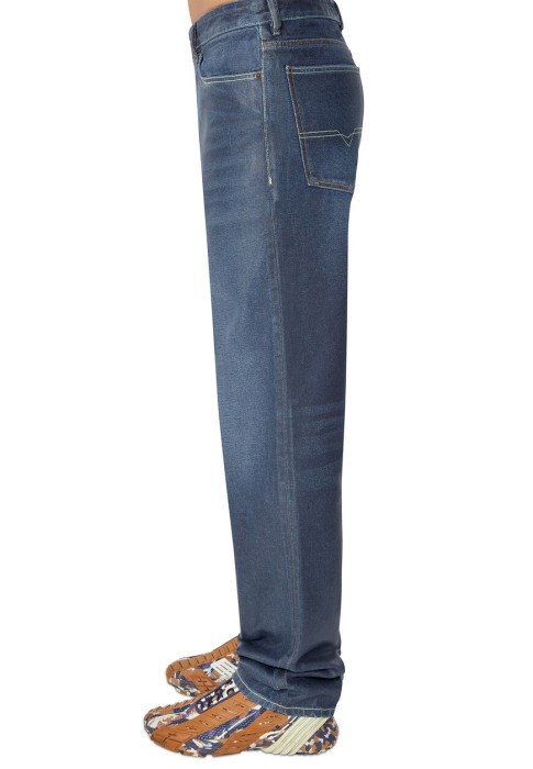 джинсы  из проверенных материалов спереди