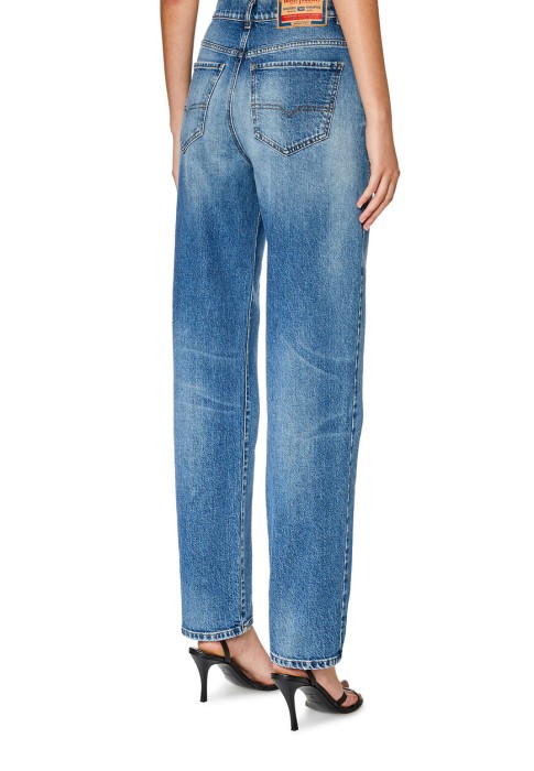 Товар синего цвета с внутренней стороны