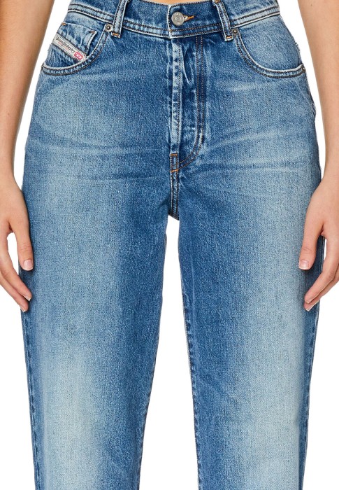 джинсы  из проверенных материалов спереди