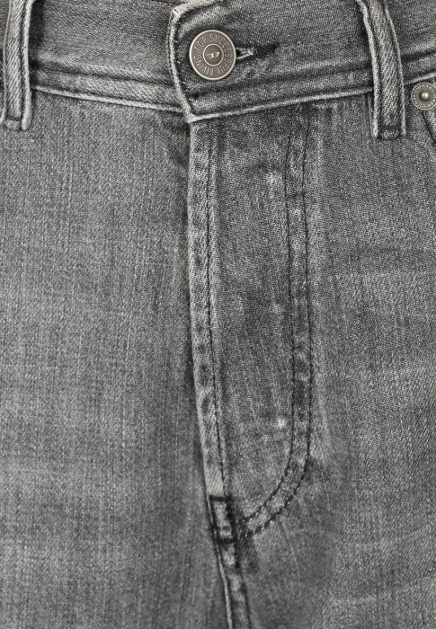 Товар черного цвета с внутренней стороны