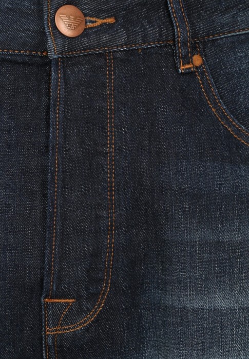 Товар синего цвета с внутренней стороны