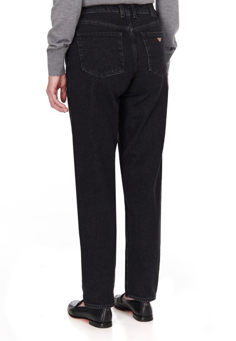 Товар черного цвета с внутренней стороны