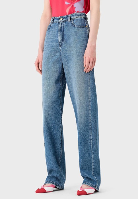 Товар синего цвета с внутренней стороны