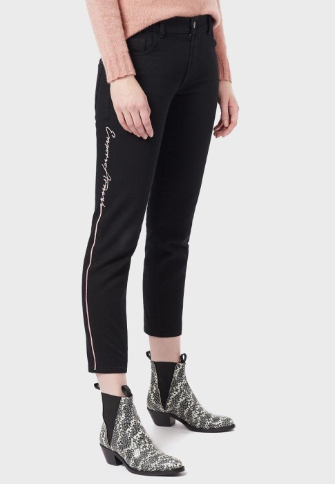 Товар черного цвета с внутренней стороны