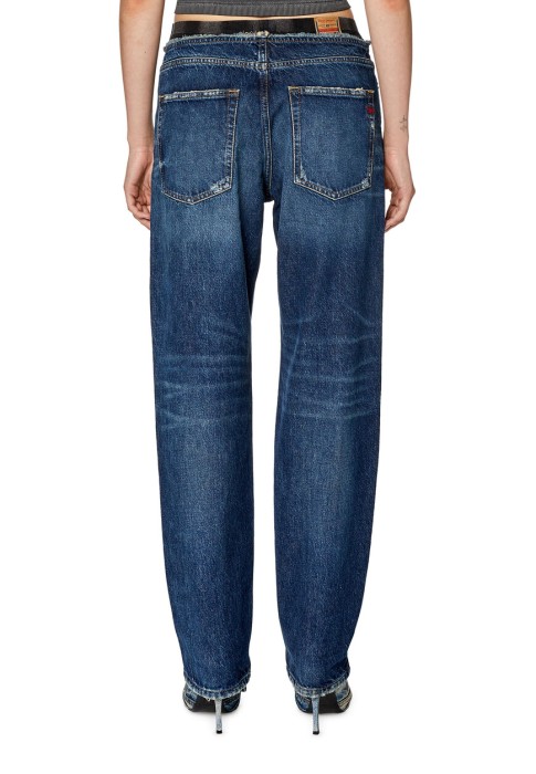 Товар синего цвета с внутренней стороны