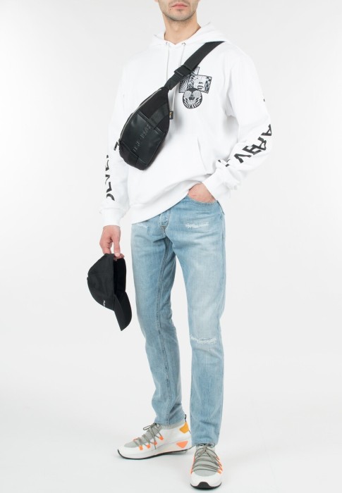 джинсы  по цене 15330 руб вид справа