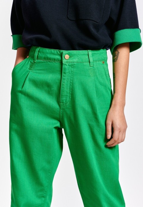 джинсы  из проверенных материалов спереди