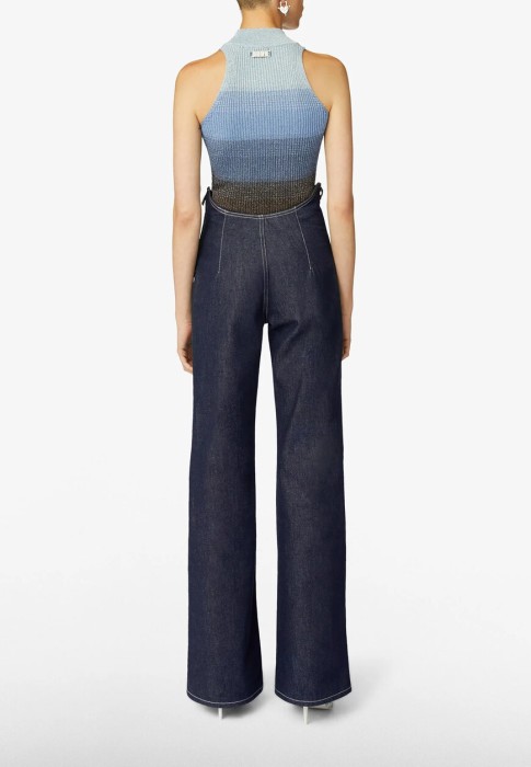 Товар синего цвета с внутренней стороны