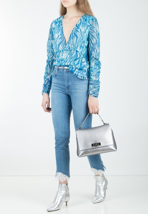 джинсы  по цене 23030 руб вид справа