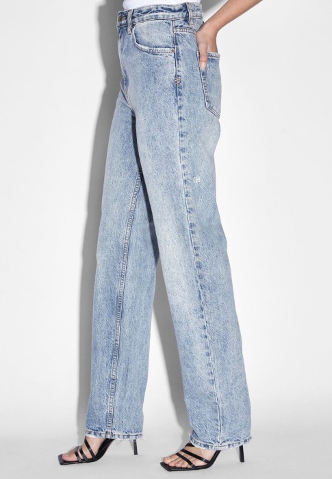 Товар синего цвета с внутренней стороны