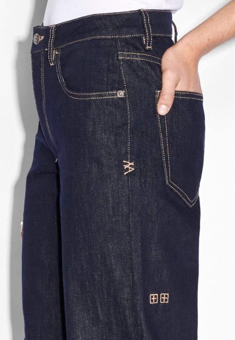 Товар синего цвета с внутренней стороны