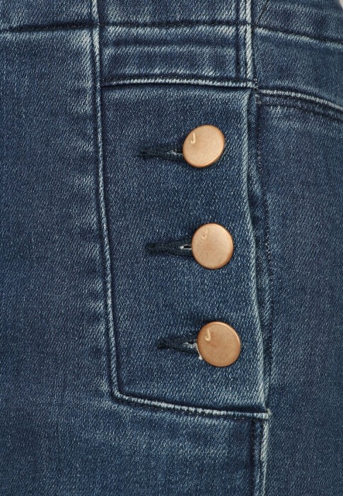 Товар синего цвета с внутренней стороны