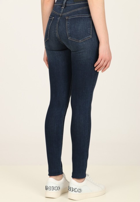 джинсы  - качественный продукт вид сбоку