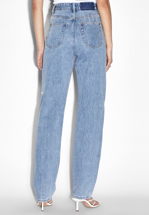 Товар синего цвета с внутренней стороны