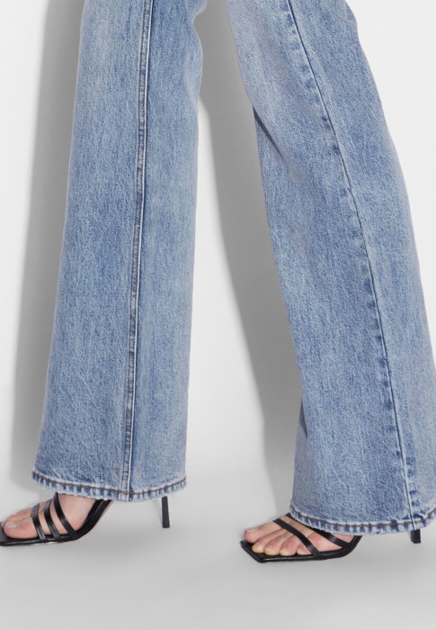 джинсы  универсального стиля с лицевой стороны