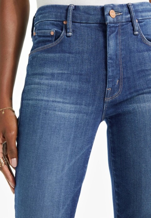 Товар синего цвета с внутренней стороны