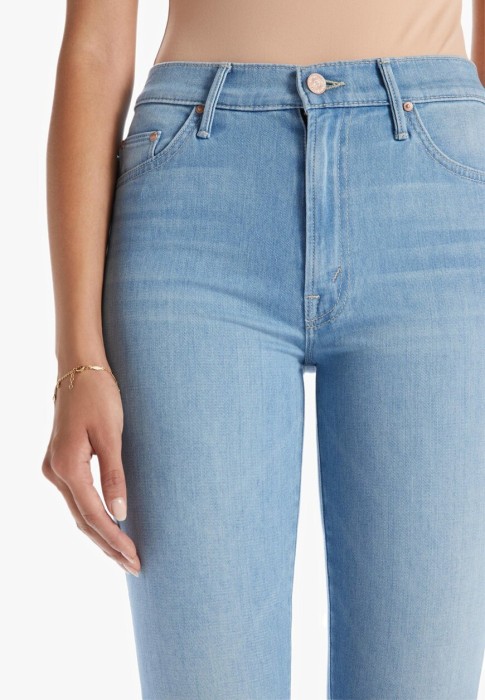 Товар голубого цвета с внутренней стороны