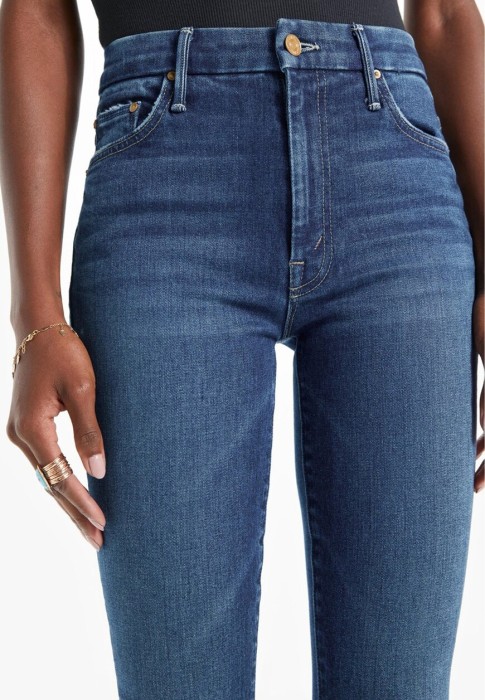 Товар синего цвета с внутренней стороны