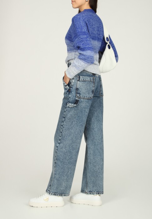 Товар голубого цвета с внутренней стороны