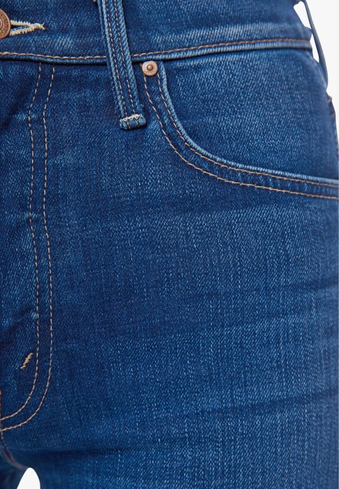 Товар синего цвета с внутренней стороны