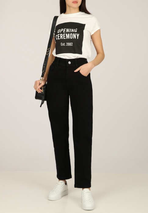 джинсы  от известного бренда вид слева