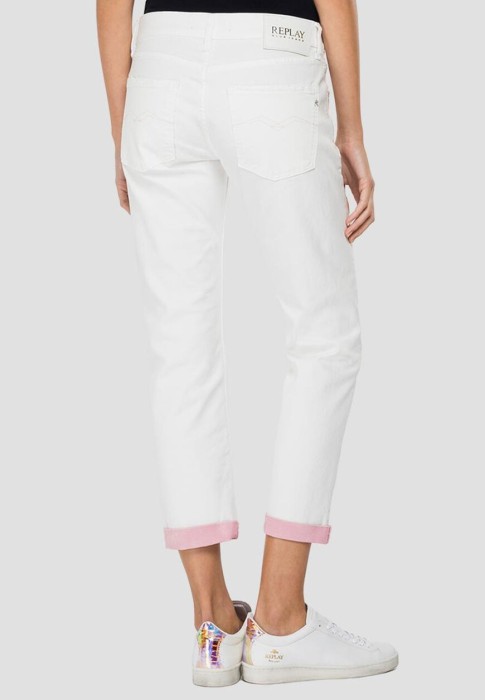 Товар белого цвета с внутренней стороны