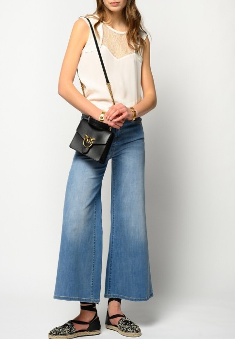 Товар синего цвета с внутренней стороны