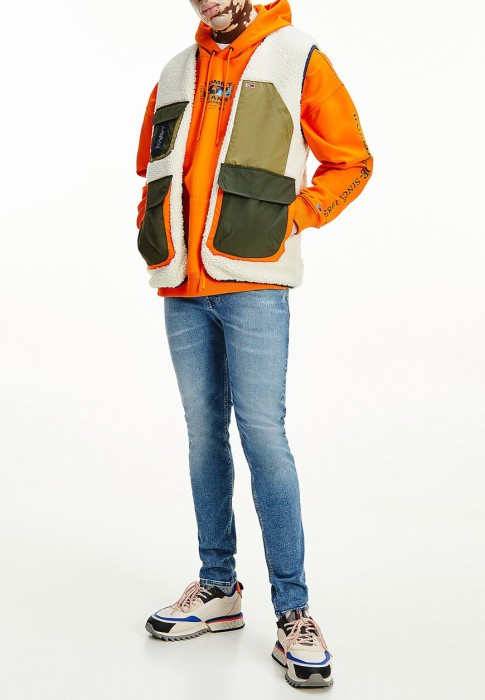 джинсы  по цене 16030 руб вид справа