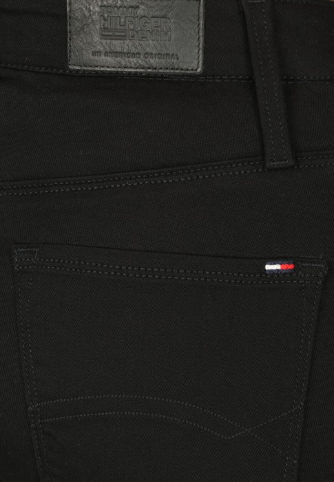 Товар черного цвета с внутренней стороны