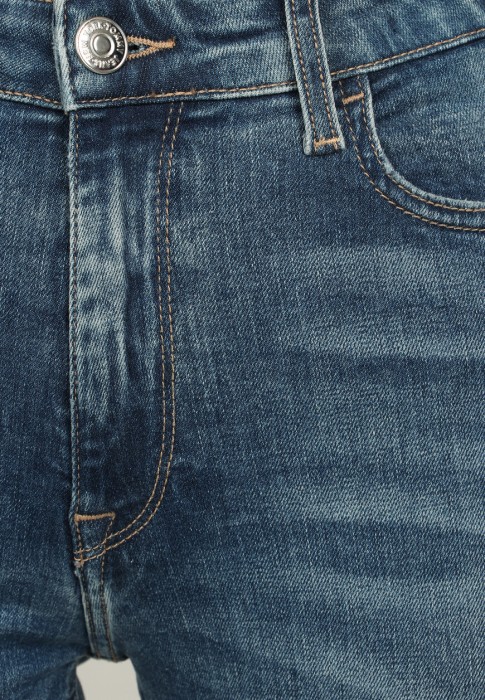 джинсы  из проверенных материалов спереди